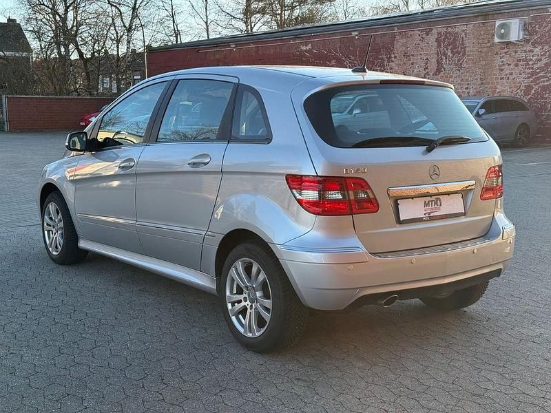Gebraucht Mercedes B160 95 PS (69 kW) 2009 Silber Van / Kleinbus