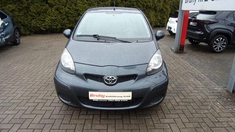 Gebraucht Toyota Aygo Cool 68 PS (50 kW) 2010 Grau Kleinwagen