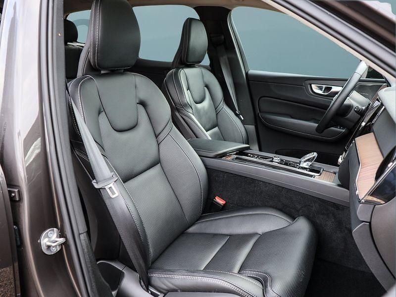 Gebraucht Volvo XC60 253 PS (186 kW) 2023 Grau SUV