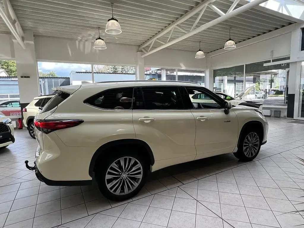 Gebraucht Toyota Highlander Executive 243 PS (178 kW) 2021 Marlingrau metallic SUV