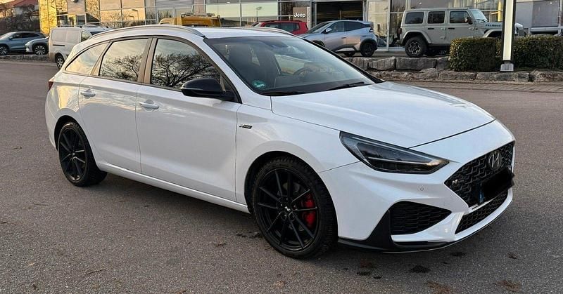 Weiß Gebraucht 2022 Hyundai i30 N Line Kombi | 24.199 € (Teuer) - Bild 1/4