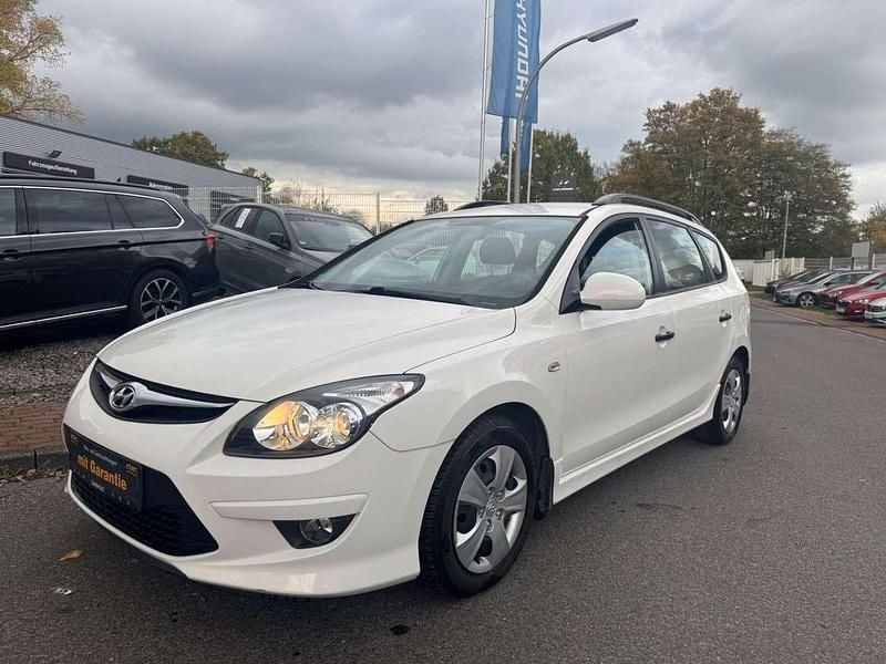 Weiß Gebraucht 2013 Hyundai i30 Style Kombi | 4.990 € (Superpreis) - Bild 1/4