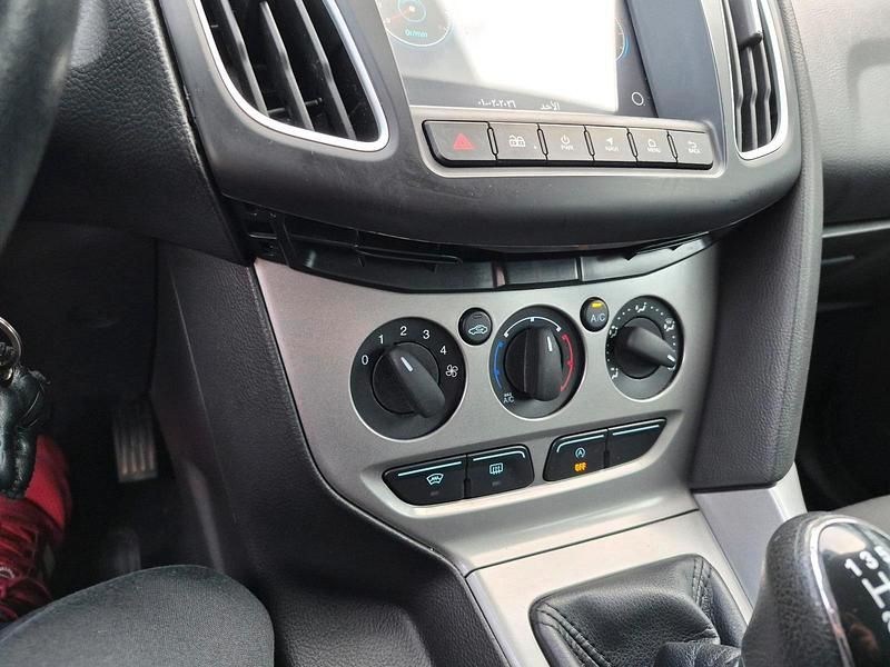 Gebraucht Ford Focus 101 PS (74 kW) 2013 Schwarz Limousine