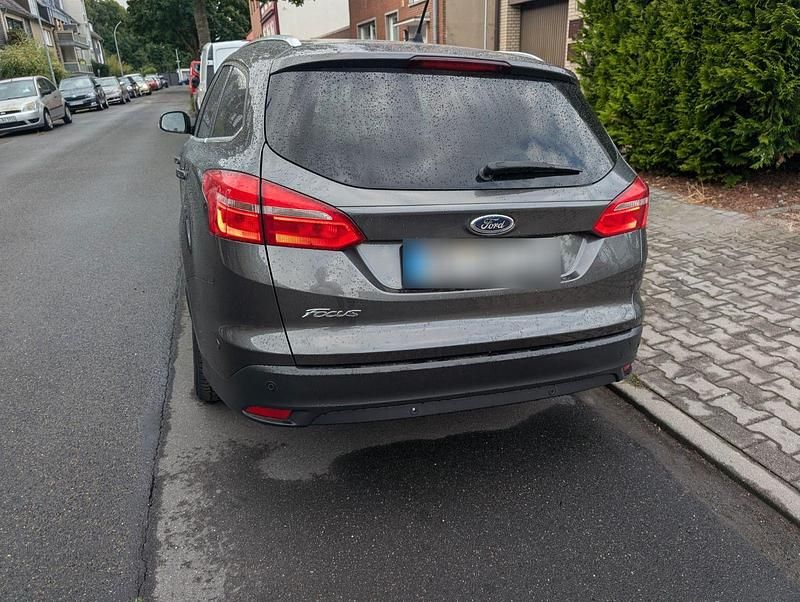Gebraucht Ford Focus Titanium 120 PS (88 kW) 2015 Grau Kombi