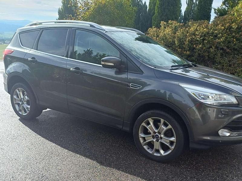 Grau Gebraucht 2015 Ford Kuga Titanium SUV | 6.500 € (Superpreis) - Bild 1/4