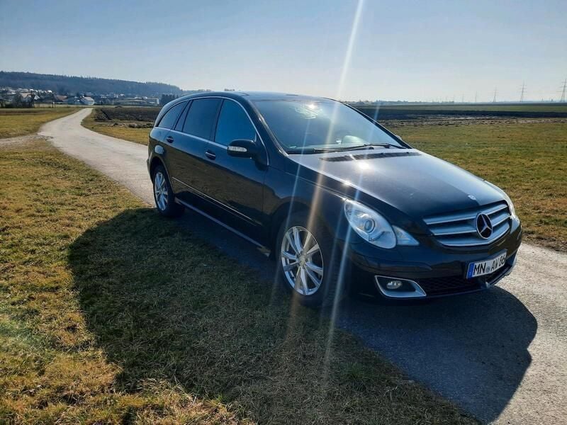 Schwarz Gebraucht 2006 Mercedes R500 Van / Kleinbus | 3.800 € - Bild 1/4