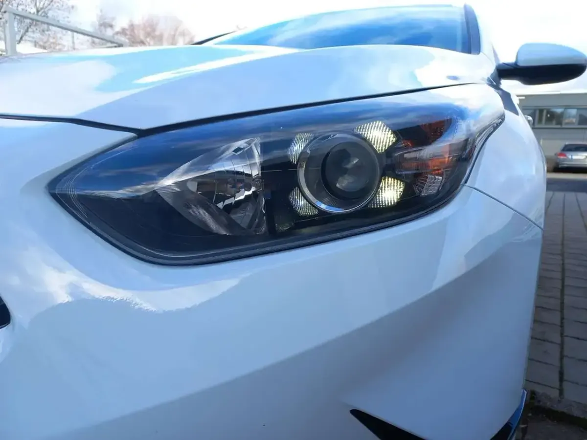 Używany Kia Ceed Vision 101 KM (74 kW) 2022 Biały Hatchback