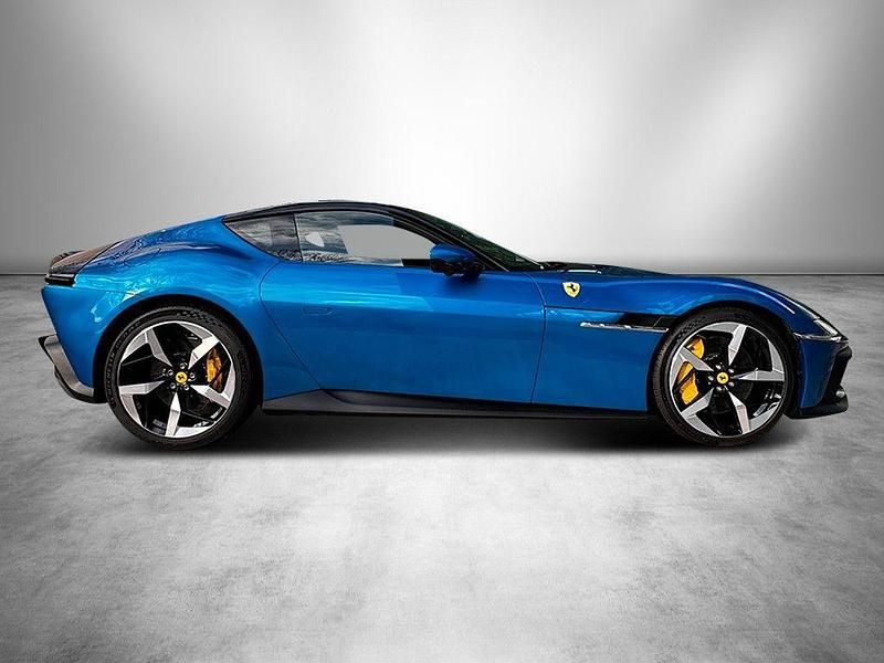 Gebraucht Ferrari 12 Cilindri 829 PS (609 kW) 2025 Blu corsa Coupé