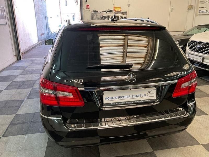 Gebraucht Mercedes E220 170 PS (125 kW) 2011 Schwarz Limousine
