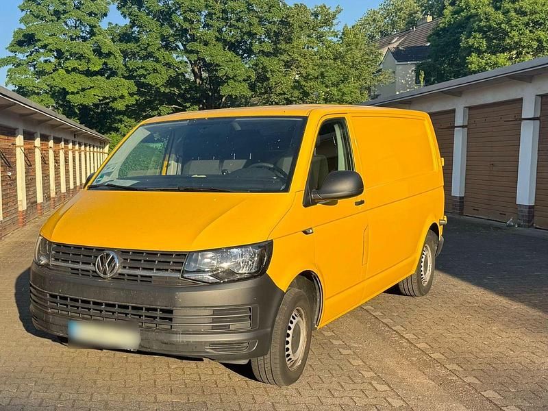 Second-hand VW Transporter 102 CP (75 kW) 2016 Galben Van