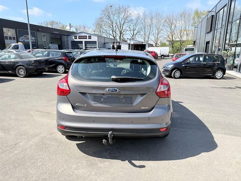 Używany Ford Focus Titanium 125 KM (91 kW) 2012 Brązowy Sedan/Limuzyna