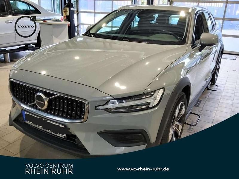 Grau vapour grey / metallic Gebraucht 2023 Volvo V60 CC Plus Kombi | 36.990 € (Fairer Preis) - Bild 1/2