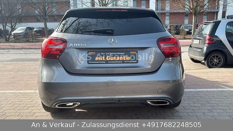 Gebraucht Mercedes A180 109 PS (80 kW) 2016 Grau Limousine