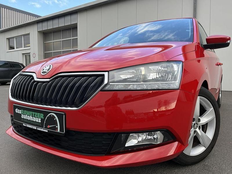 Rot Gebraucht 2021 Skoda Fabia Cool Plus Limousine | 12.860 € (Fairer Preis) - Bild 1/4