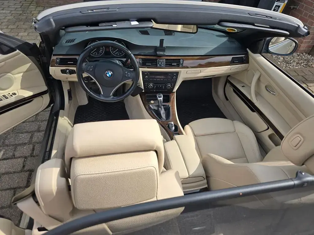 Gebraucht BMW 325 Cabriolet Sport Line 218 PS (160 kW) 2011 Beige Cabrio
