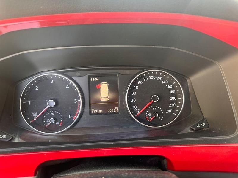 Używany VW T6 Generation Six 204 KM (150 kW) 2016 Czerwony Van