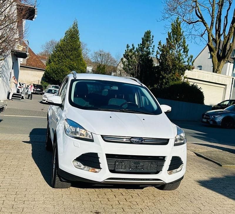 Gebraucht Ford Kuga Trend 150 PS (110 kW) 2015 Weiß SUV