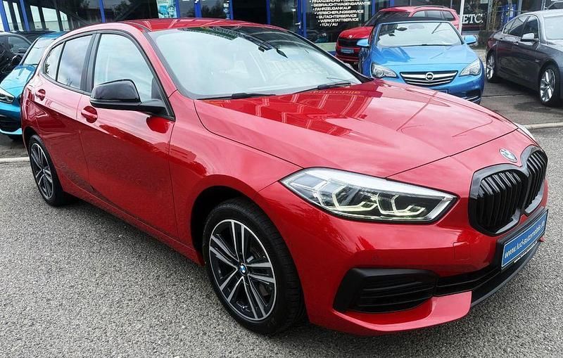 Rot Gebraucht 2021 BMW 118 Advantage Kleinwagen | 20.980 € (Fairer Preis) - Bild 1/4