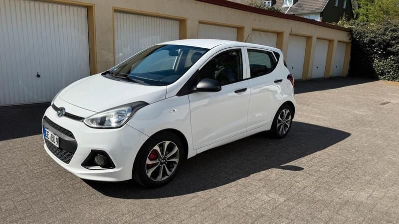 Weiß Gebraucht 2015 Hyundai i10 Kleinwagen | 5.299 € (Fairer Preis) - Bild 1/4