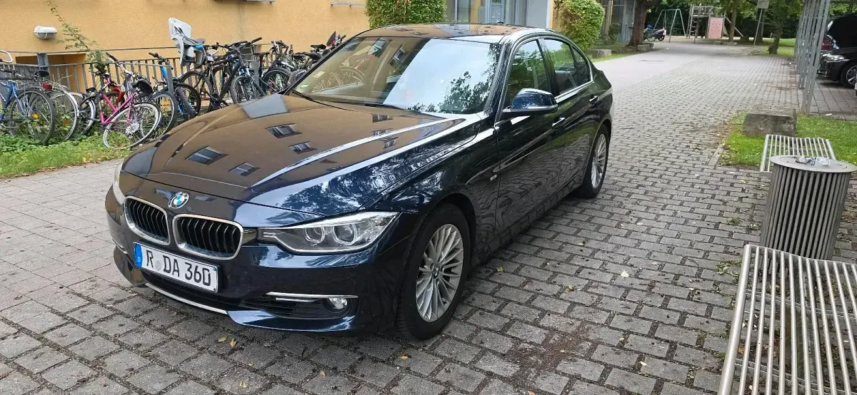 Gebraucht BMW 320 Luxury Line 183 PS (134 kW) 2012 Blau Limousine