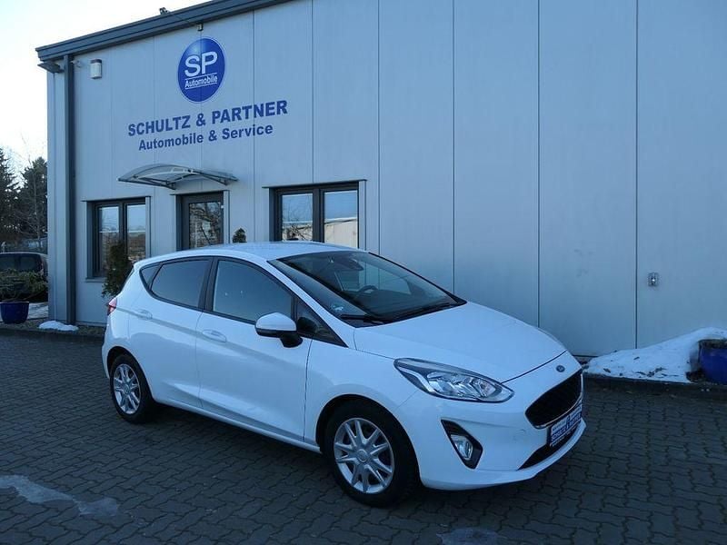 Gebraucht Ford Fiesta Cool & Connect 101 PS (74 kW) 2018 Weiß Limousine