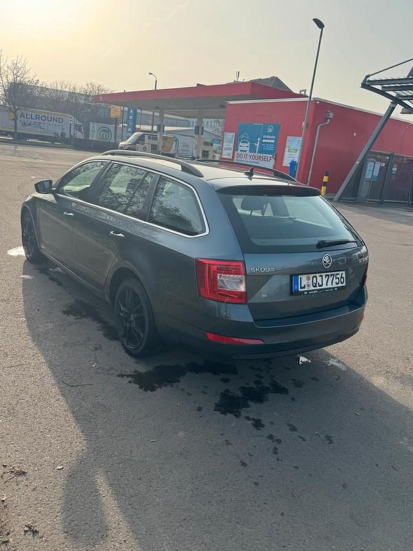 Gebraucht Skoda Octavia 150 PS (110 kW) 2016 Andere farben Kleinwagen