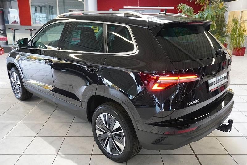 Neu Skoda Karoq Selection 150 PS (110 kW) 2025 Blackmagicperleffekt SUV