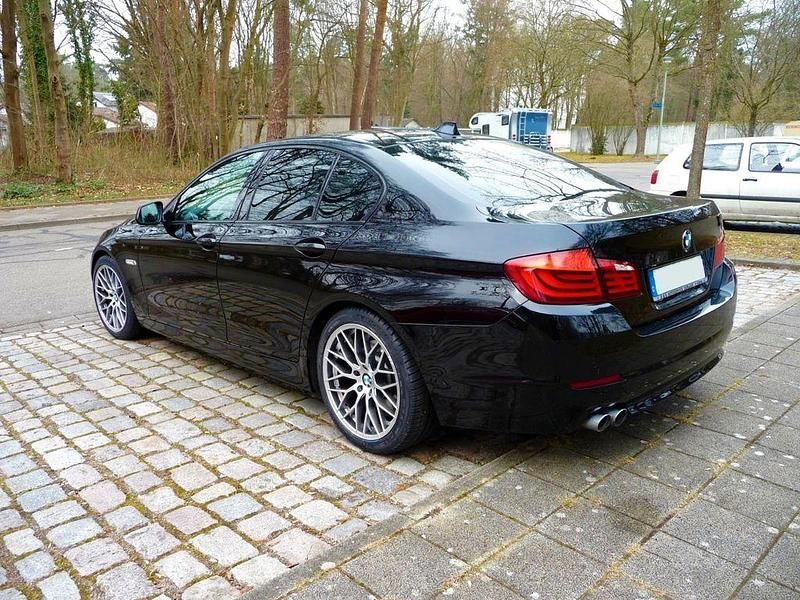 Gebraucht BMW 530 M Sport 245 PS (180 kW) 2011 Schwarz Limousine