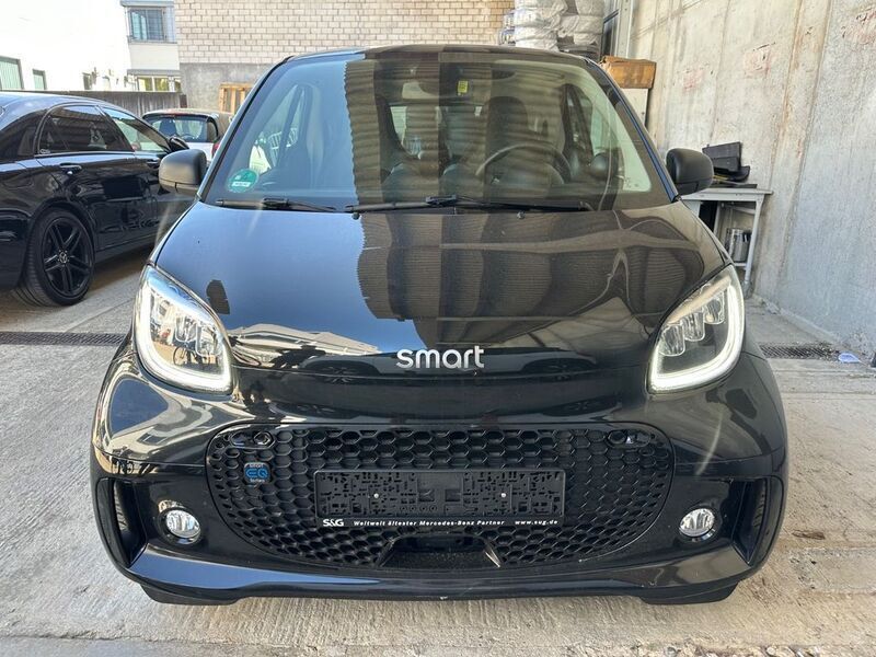 Schwarz Gebraucht 2022 Smart ForTwo Electric Drive Exclusive | 11.599 € (Guter Preis) - Bild 1/4