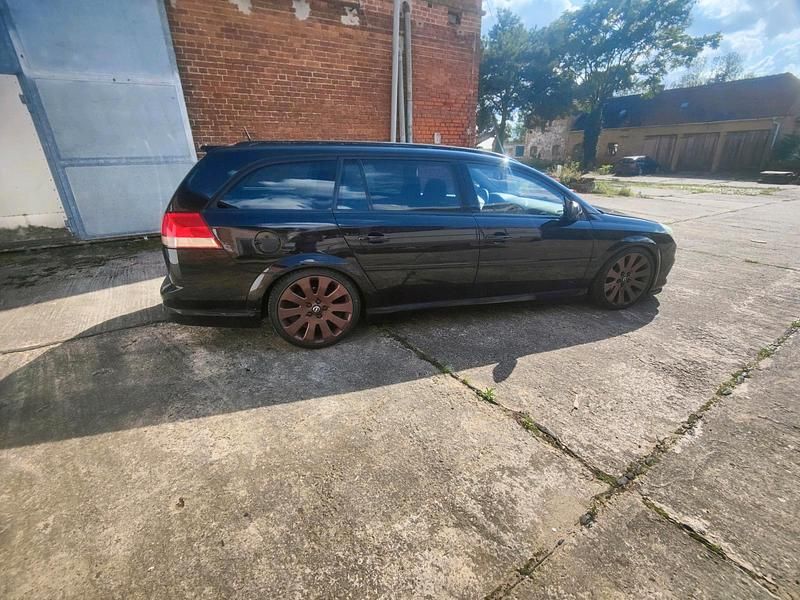 Schwarz Gebraucht 2005 Opel Vectra OPC Kombi | 5.500 € - Bild 1/4