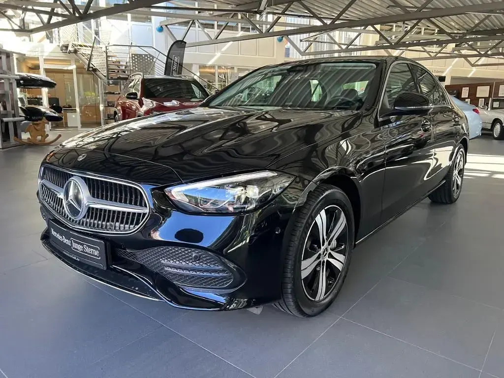 Używany Mercedes C300e Advanced Plus 204 KM (150 kW) 2025 Czarny Sedan/Limuzyna