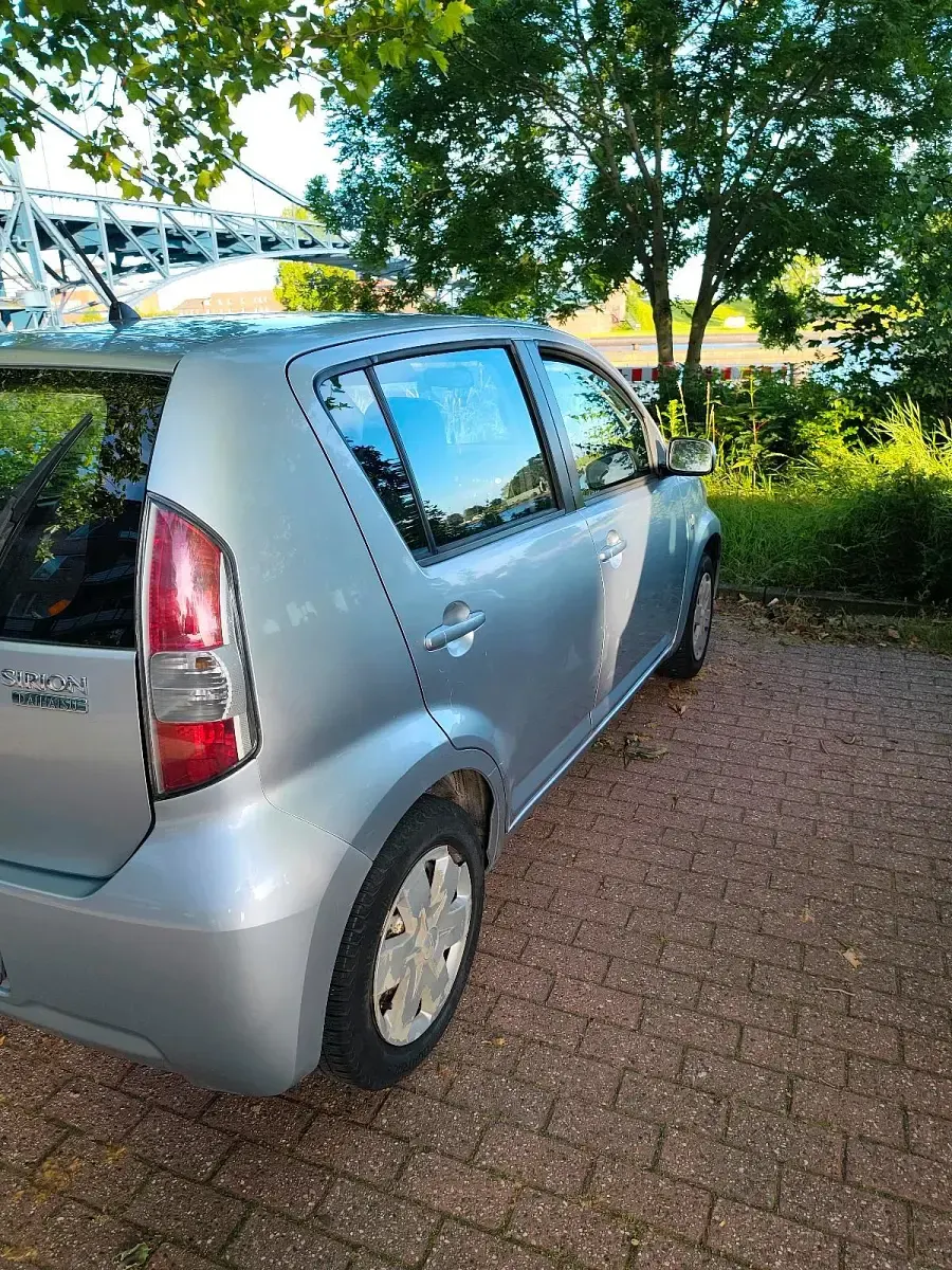 Gebraucht Daihatsu Sirion 69 PS (50 kW) 2006 Silber Kleinwagen