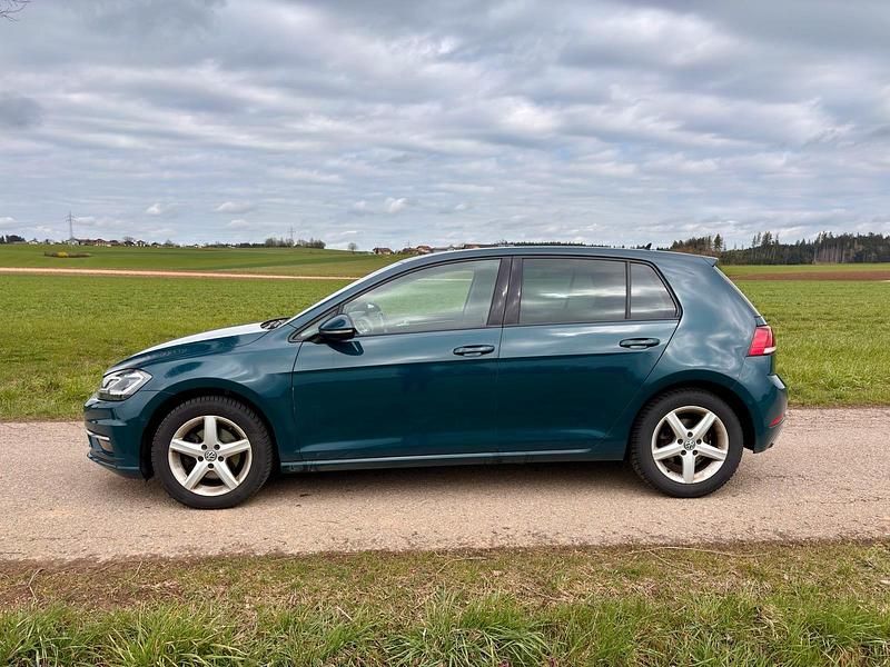 Gebraucht VW Golf VII 150 PS (110 kW) 2018 Grün Kleinwagen