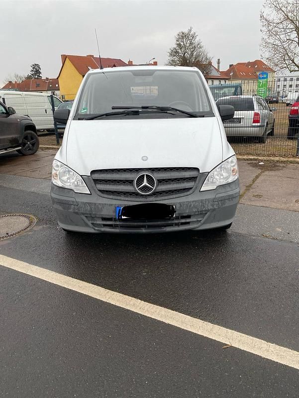 Weiß Gebraucht 2014 Mercedes Vito Van / Kleinbus | 10.000 € - Bild 1/4
