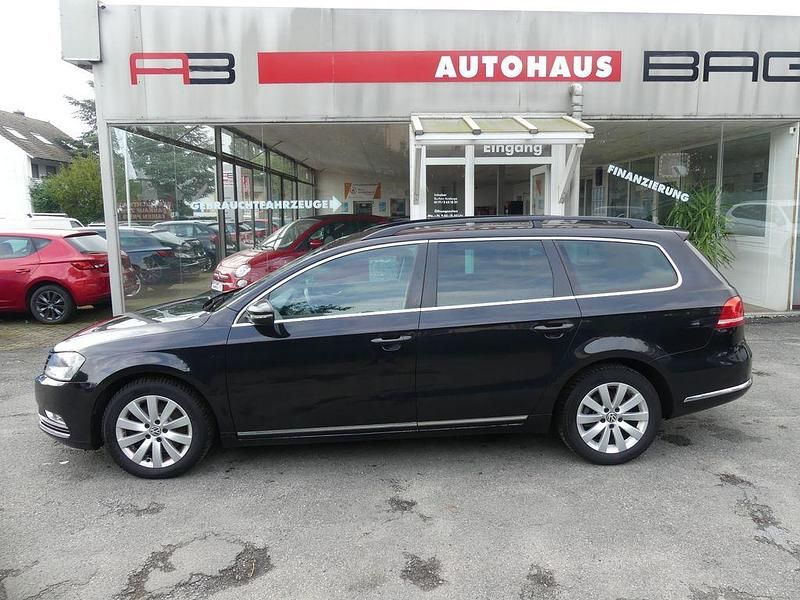 Schwarz Gebraucht 2011 VW Passat Comfortline Kombi | 5.890 € (Fairer Preis) - Bild 1/4