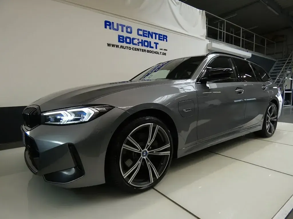 Gebraucht BMW 320e M Sport 204 PS (150 kW) 2022 Grau Limousine