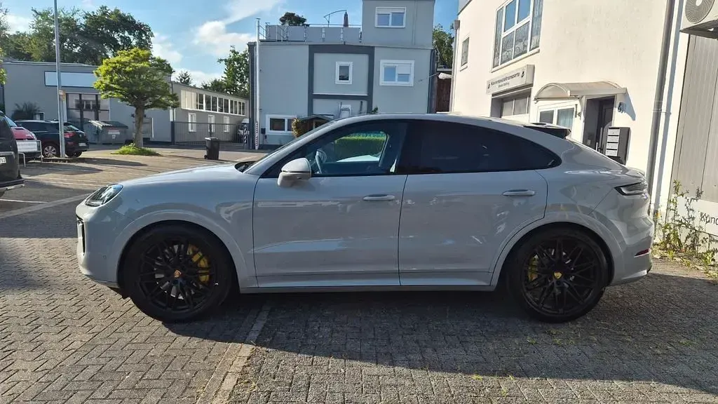 Gebraucht Porsche Cayenne 475 PS (349 kW) 2024 Grau SUV