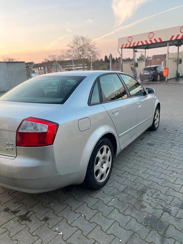 Gebraucht Audi A4 Comfort 131 PS (96 kW) 2004 Grau Limousine