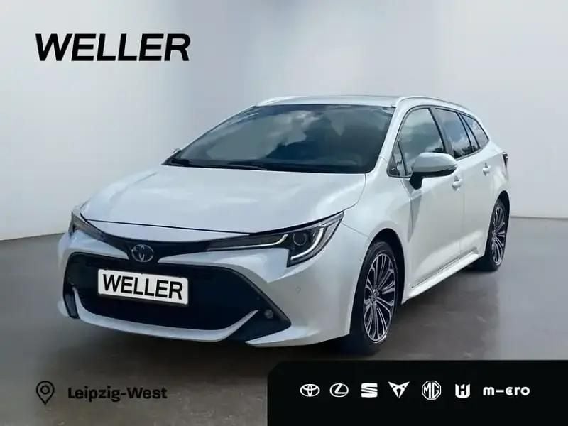 Weiss Gebraucht 2022 Toyota Corolla Team Kombi | 23.690 € (Superpreis) - Bild 1/3