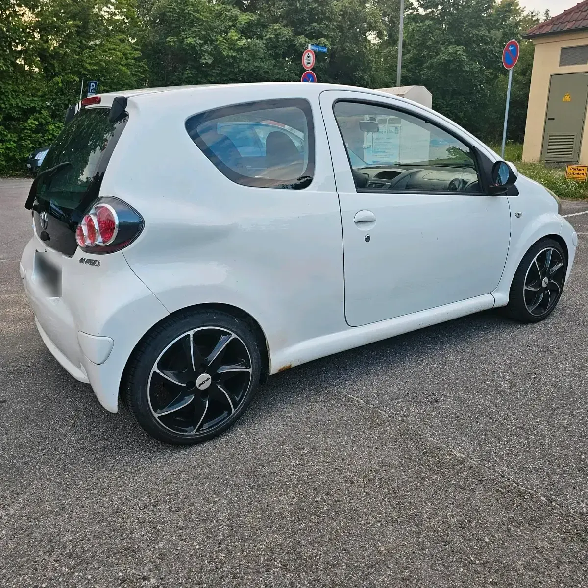 Gebraucht Toyota Aygo 68 PS (50 kW) 2011 Weiß Kleinwagen