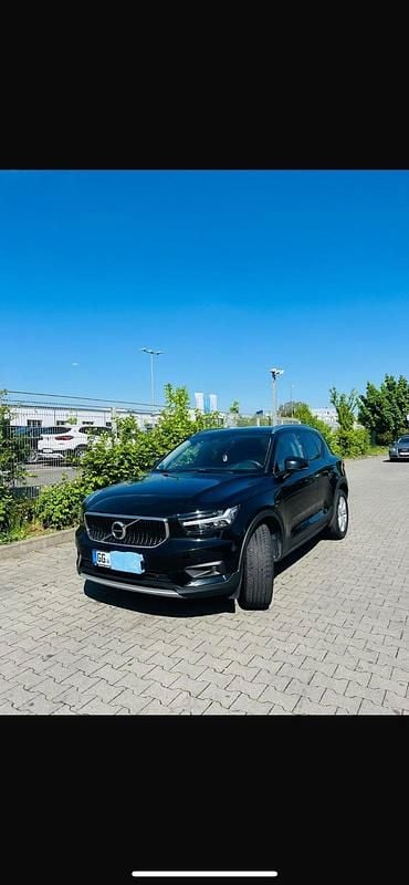 Schwarz Gebraucht 2019 Volvo XC40 Momentum SUV | 22.000 € (Fairer Preis) - Bild 1/4