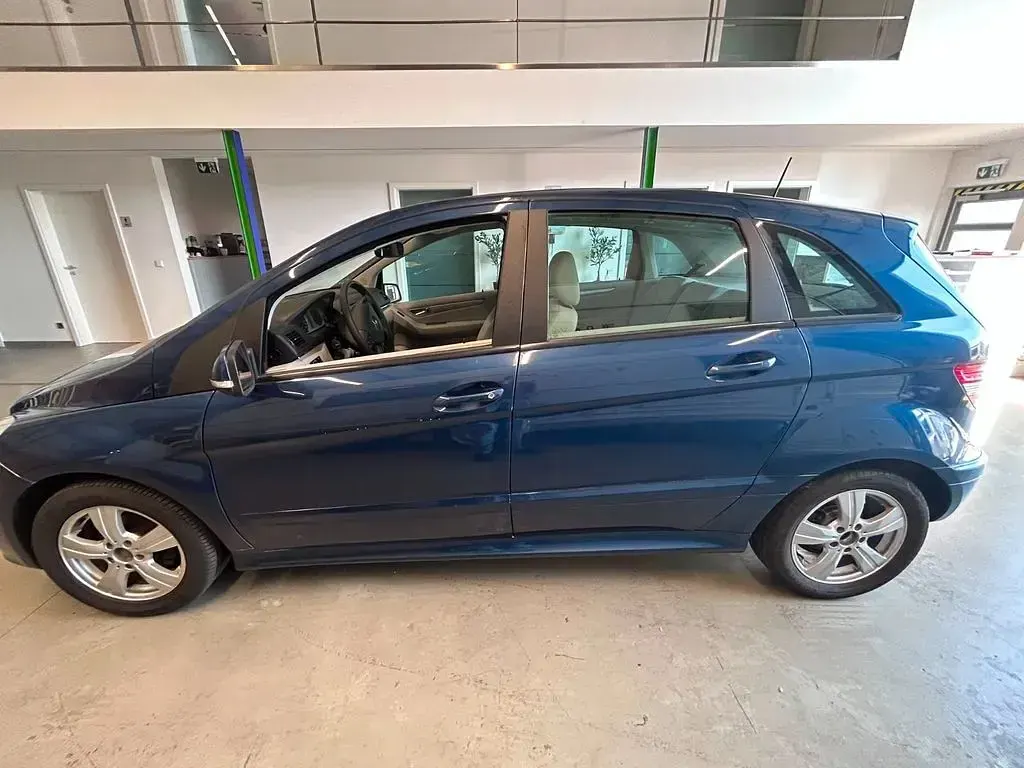 Gebraucht Mercedes B180 116 PS (85 kW) 2010 Blau Van / Kleinbus
