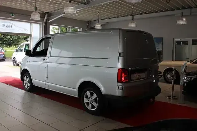Gebraucht VW Transporter 150 PS (110 kW) 2016 Reflexsilber Van