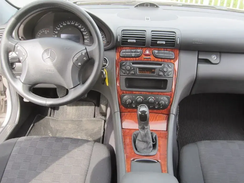 Gebraucht Mercedes C180 143 PS (105 kW) 2003 Cubanitsilber Kombi