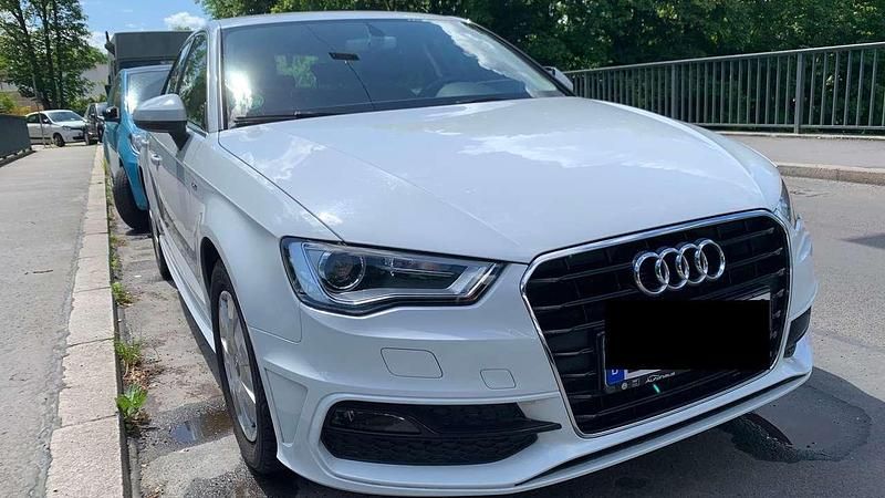 Weiß Gebraucht 2015 Audi A3 Attraction Limousine | 11.690 € (Superpreis) - Bild 1/4