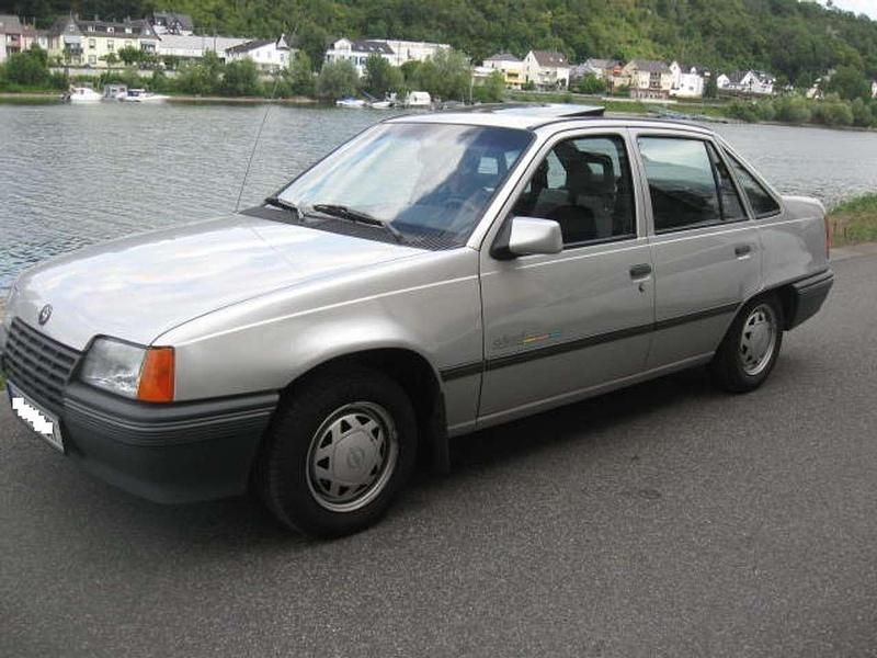 Gebraucht Opel Kadett 75 PS (55 kW) 1988 Silber Kleinwagen