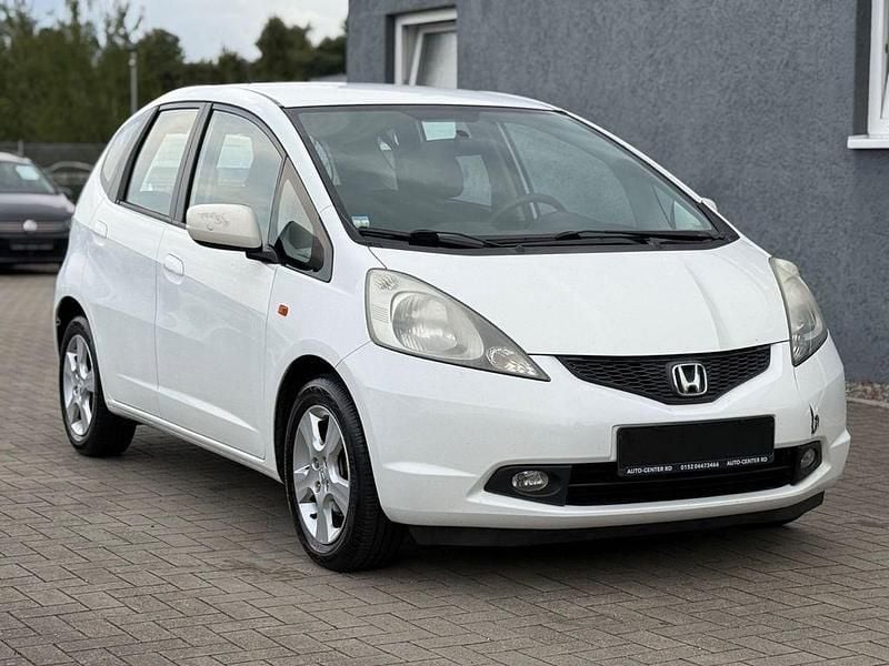 Weiß Gebraucht 2010 Honda Jazz Trend Kleinwagen | 2.450 € (Fairer Preis) - Bild 1/4