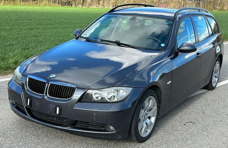 Grau Gebraucht 2005 BMW 320 Kombi | 1.849 € (Guter Preis) - Bild 1/4