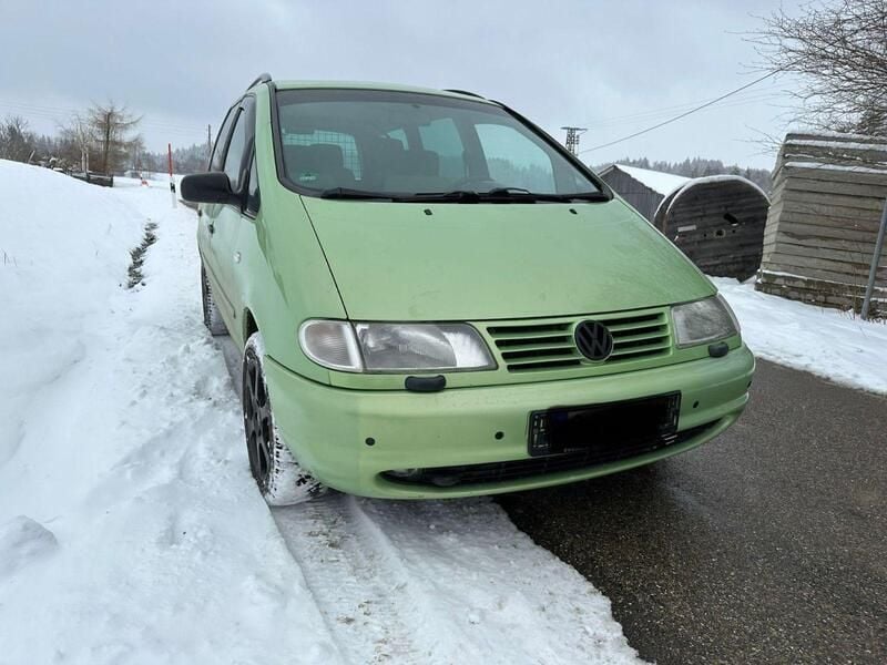 Grün Gebraucht 1998 VW Sharan Van / Kleinbus | 4.497 € - Bild 1/4