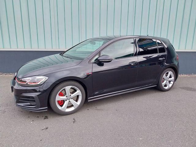 Schwarz Gebraucht 2019 VW Golf VII Sound Limousine | 23.990 € (Fairer Preis) - Bild 1/1